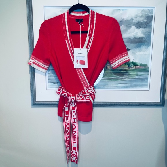 ❗️SOLD❗️Chanel wrap cashmere sweater BNWT - Picture 3 of 9